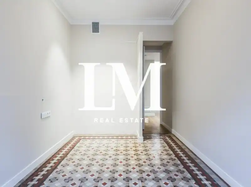 Vista exterior de Apartament en venda en Barcelona amb Aire condicionat, Terrassa i Balcó