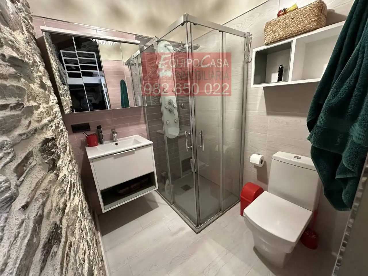 Bany de Casa o xalet en venda en Castro de Rei amb Calefacció, Jardí privat i Parquet