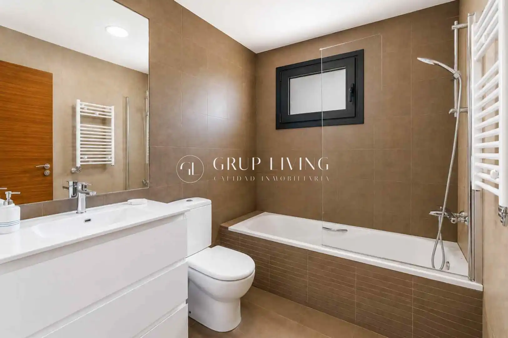 Bathroom of Houses for sale in Sant Pere de Ribes  with Air Conditioner, Heating and Private garden