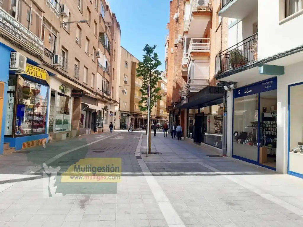 Locale commerciale in vendita a Centro