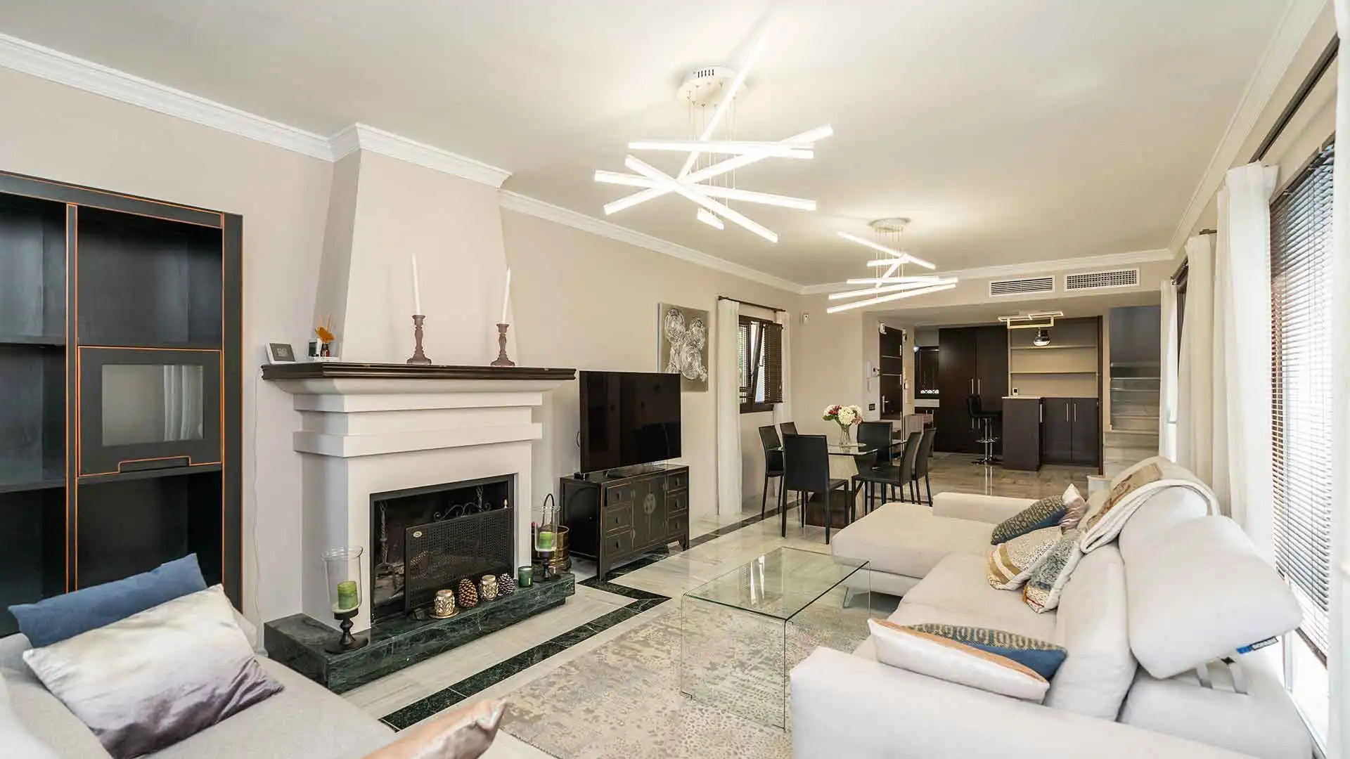 Sala de estar de Casa o chalet de alquiler en Marbella con Aire acondicionado, Jardín privado y Terraza