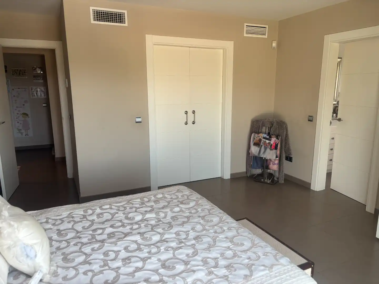 Schlafzimmer von Haus oder Chalet zum Verkauf in Marbella mit Klimaanlage, Heizung und Privatgarten