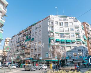 Vista exterior de Pis en venda en  Granada Capital amb Terrassa i Balcó