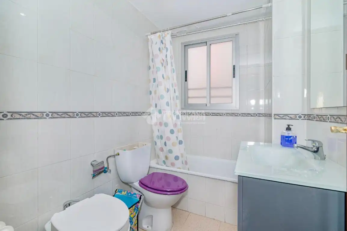 Bathroom of Flat for sale in Granada