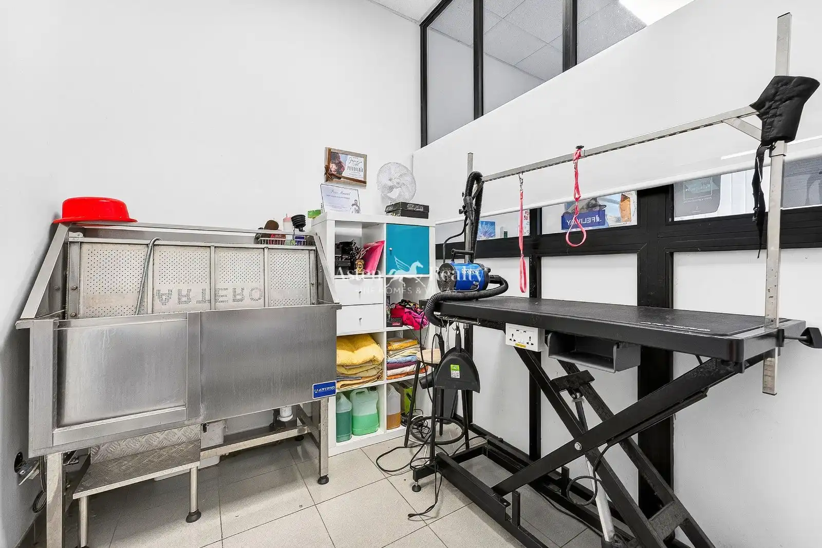 Commercial properties for sale in Arona  with Air Conditioner, Furnished and Internet