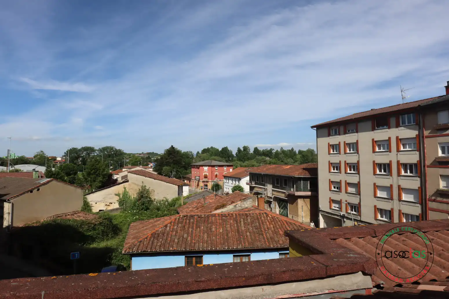 Vista exterior de Pis en venda en Siero amb Calefacció, Parquet i Moblat