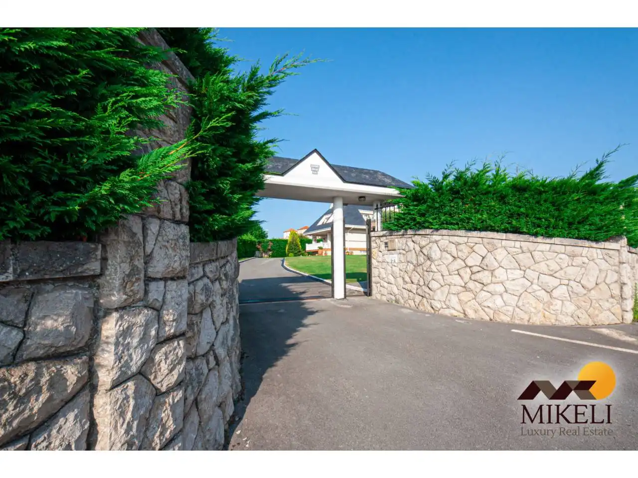 Vista exterior de Casa o chalet en venta en Santa Cruz de Bezana con Calefacción, Jardín privado y Terraza