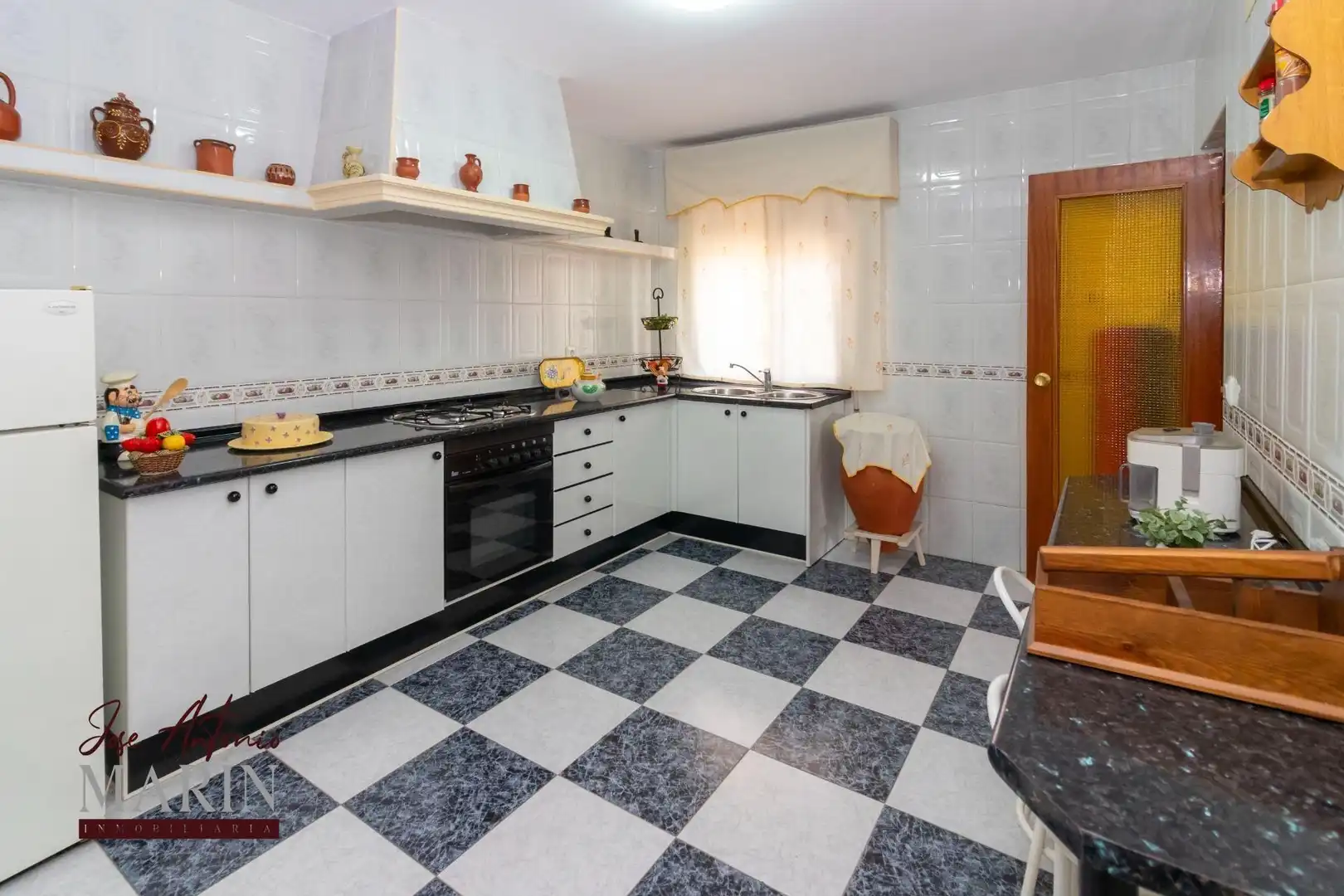 Cocina de Casa o chalet en venta en Badajoz con Aire acondicionado, Jardín privado y Piscina