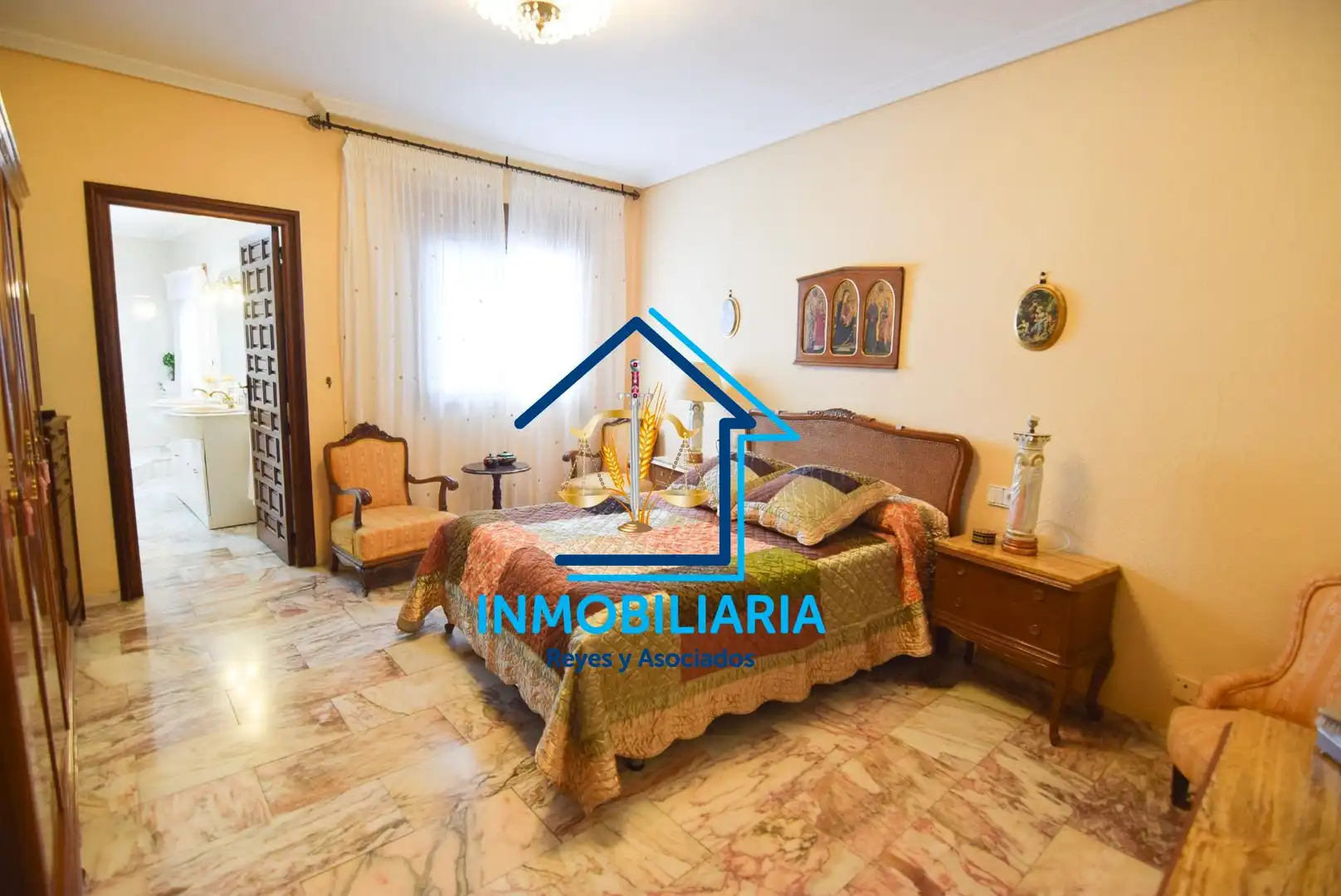 Dormitori de Casa o xalet en venda en Córdoba amb Aire condicionat