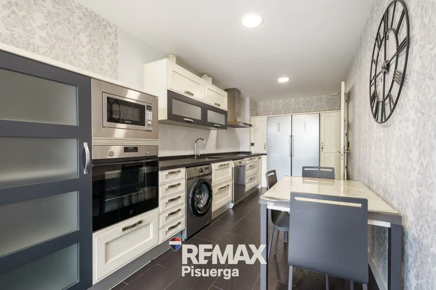 Villa mit Pool zum Verkauf in Calle José María Castilviejo 41, imagen 22