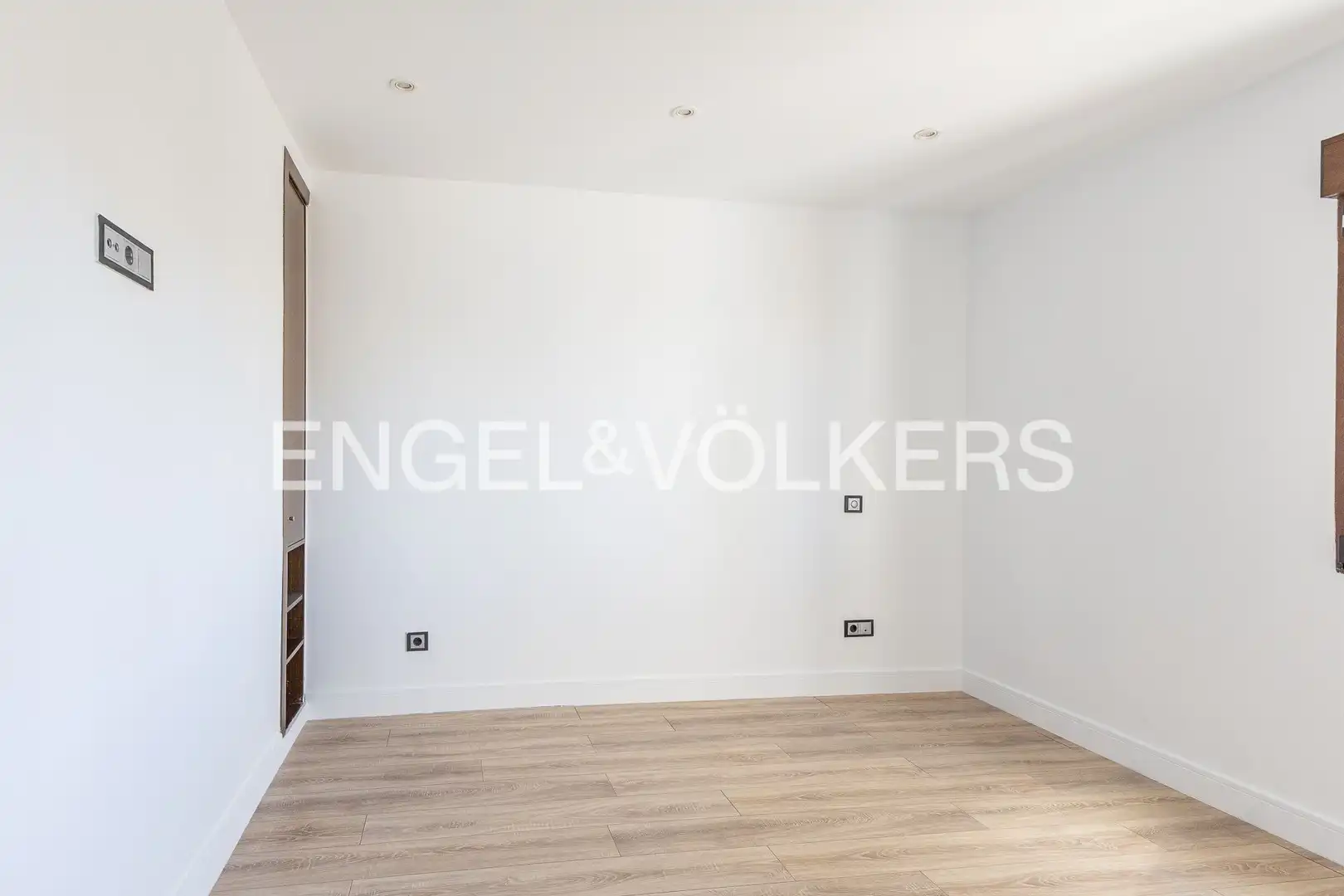 Bedroom of Flat for rent in Madrid  with Air Conditioner, Heating and Parquet flooring