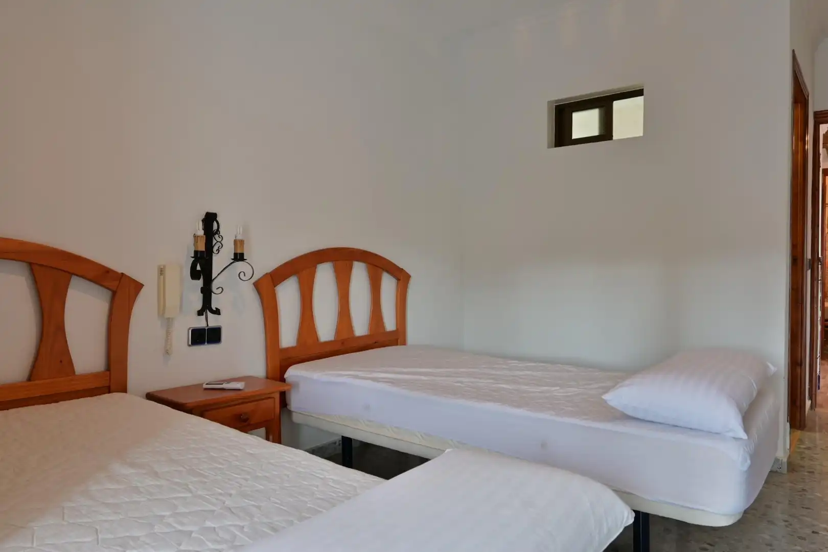 Dormitori de Finca rústica en venda en Las Navas de la Concepción amb Jardí privat, Terrassa i Moblat