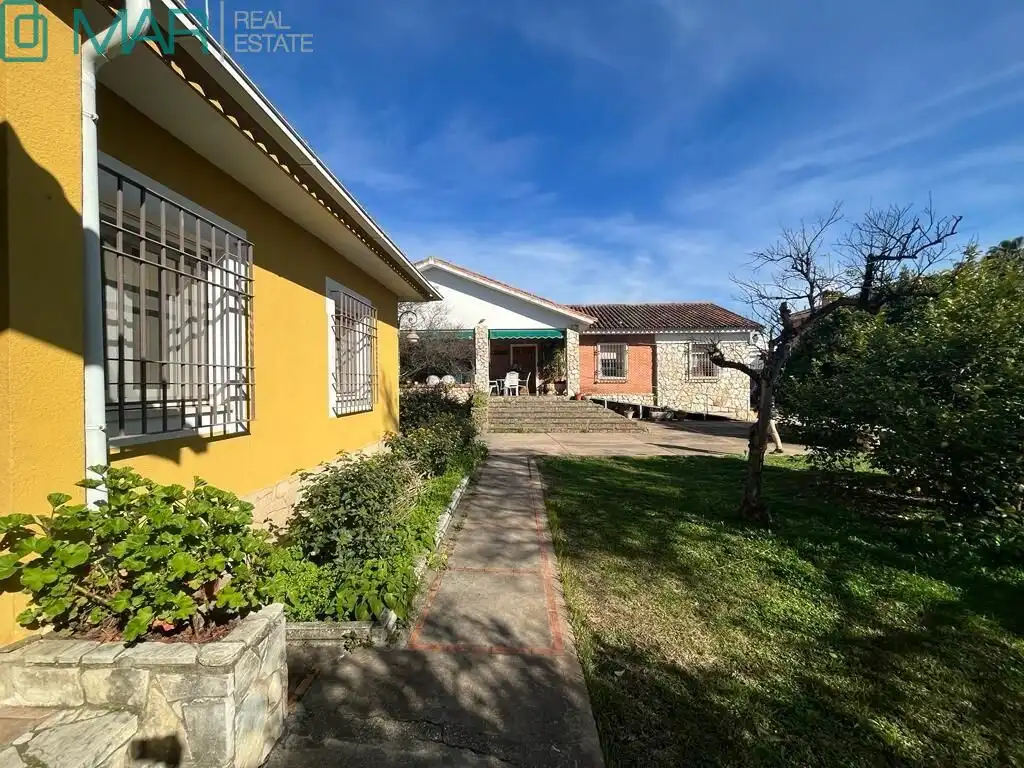 Exterior view of Houses for sale in Córdoba  with Air Conditioner, Heating and Private garden