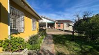 Vista exterior de Casa o xalet en venda en  Córdoba Capital amb Aire condicionat, Calefacció i Jardí privat