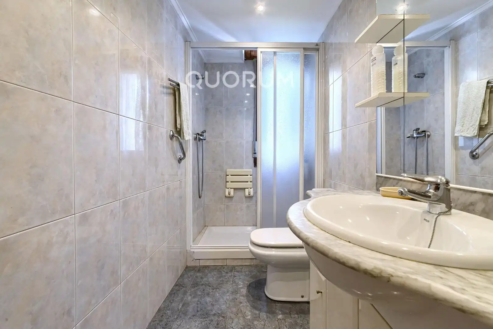 Baño de Piso en venta en Barakaldo  con Jardín privado, Terraza y Amueblado