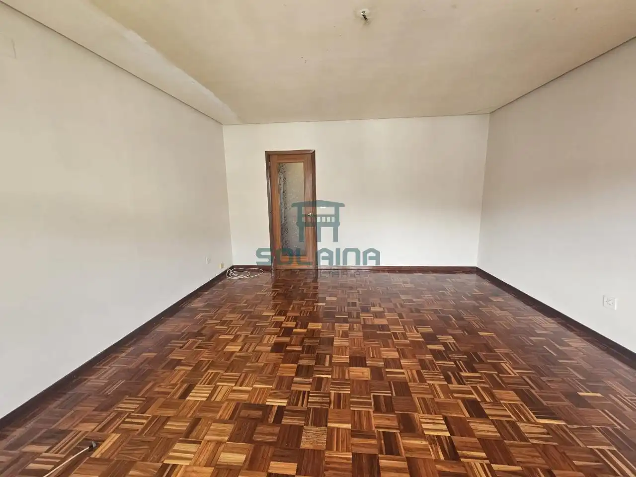 Wohnung zur Miete in Ourense Capital  mit Heizung, Parkett und Abstellraum