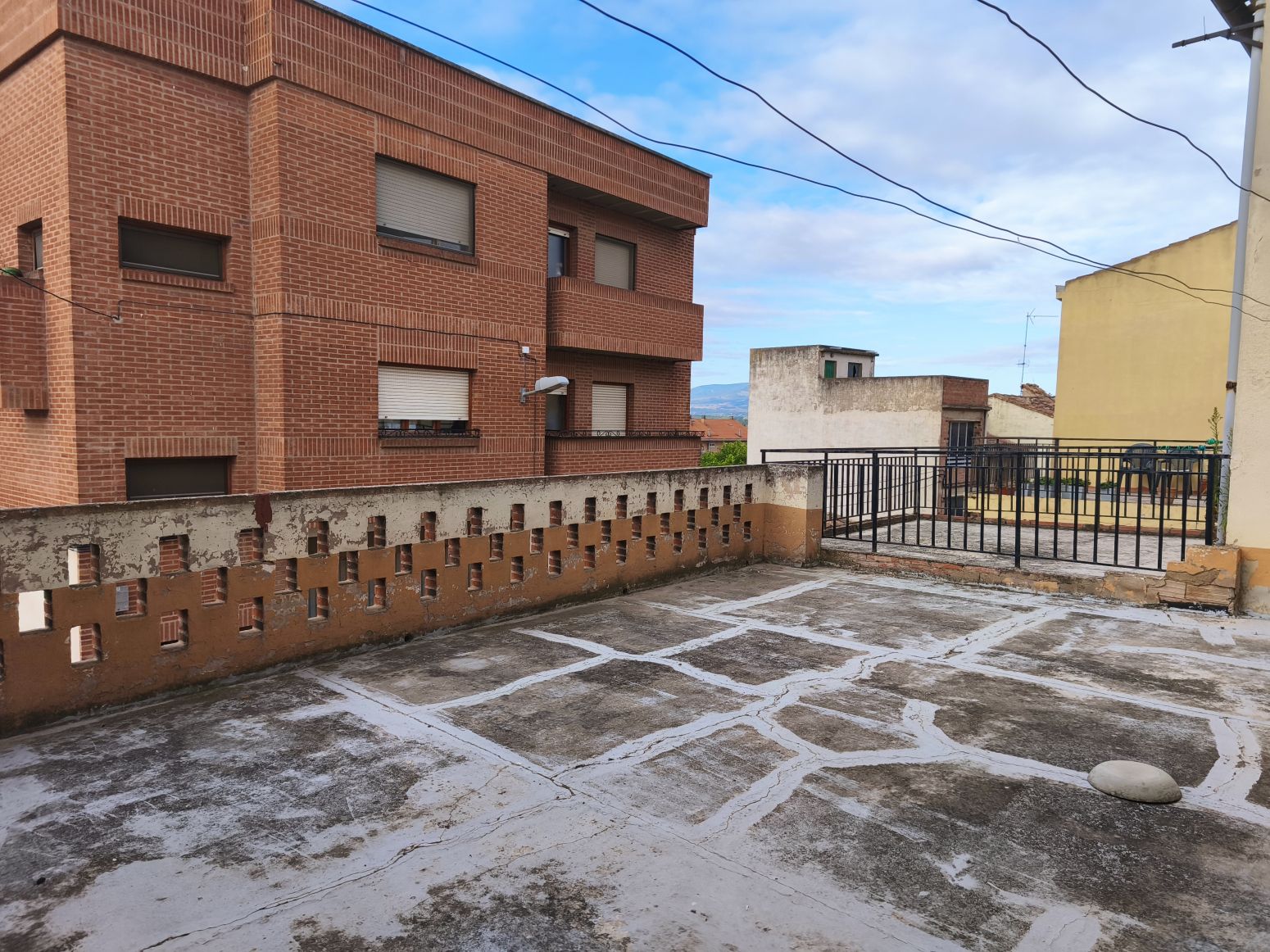 Exterior view of Single-family semi-detached for sale in Villamediana de Iregua  with Heating, Parquet flooring and Terrace