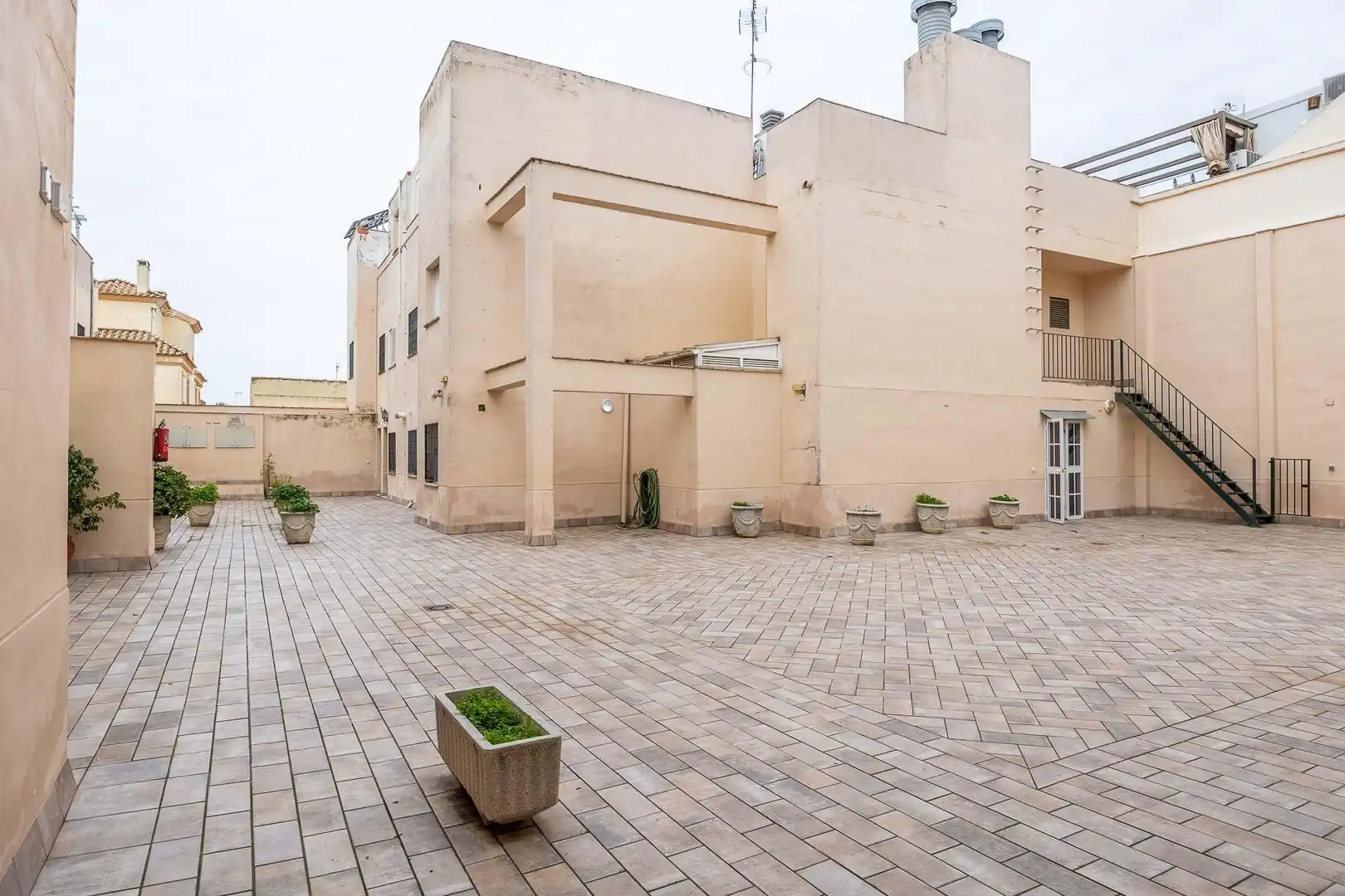 Exterior view of Duplexes for sale in Dos Hermanas  with Air Conditioner, Terrace and Community pool