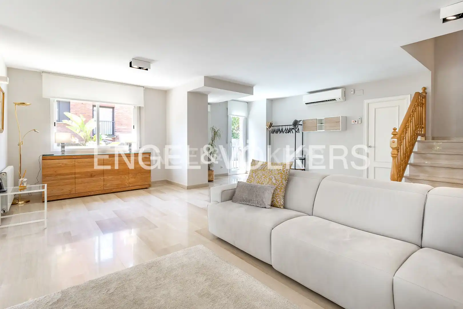 Sala de estar de Casa o chalet en venta en El Masnou con Aire acondicionado, Calefacción y Jardín privado