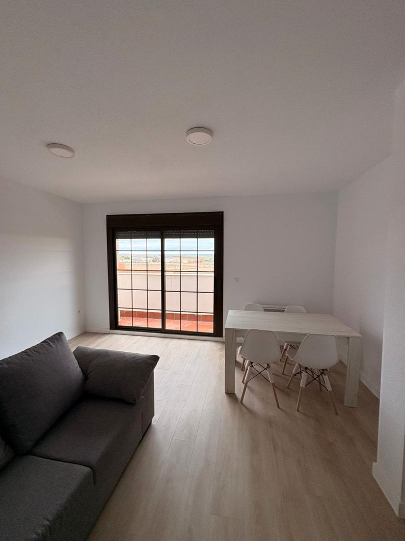 Piso de alquiler en Calle Cervantes, Yuncler