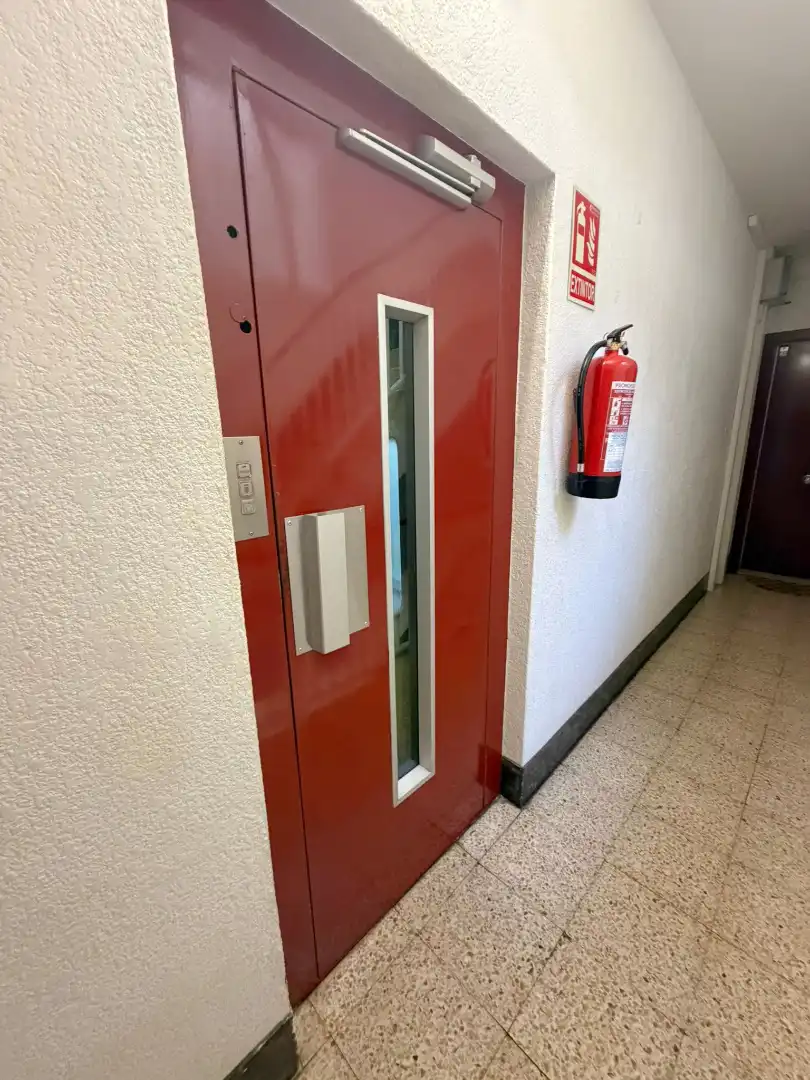 Piso en venta en L'Hospitalet de Llobregat con Aire acondicionado, Parquet y Horno