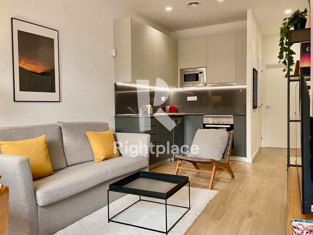 Sala d'estar de Apartament en venda en  Barcelona Capital amb Aire condicionat, Calefacció i Moblat