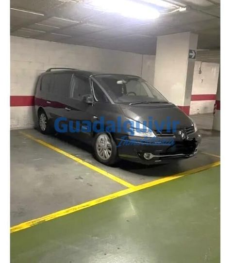 Foto 2 de Garaje en venta en La Buhaira, Sevilla Capital