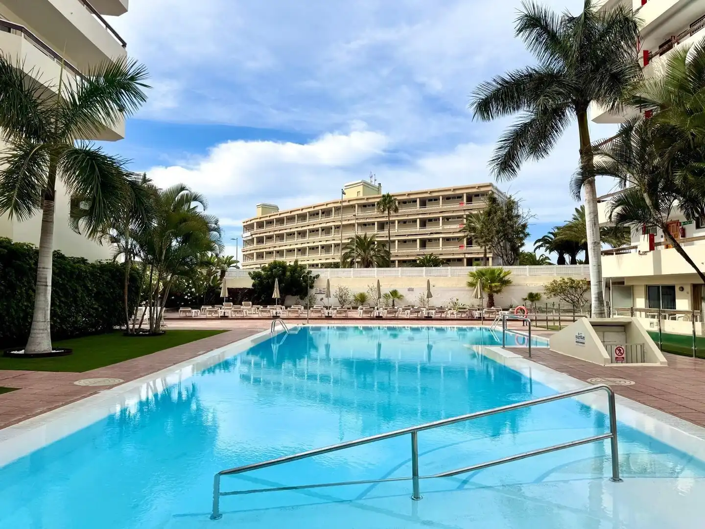 Piscina de Apartament en venda en San Bartolomé de Tirajana amb Aire condicionat, Terrassa i Moblat