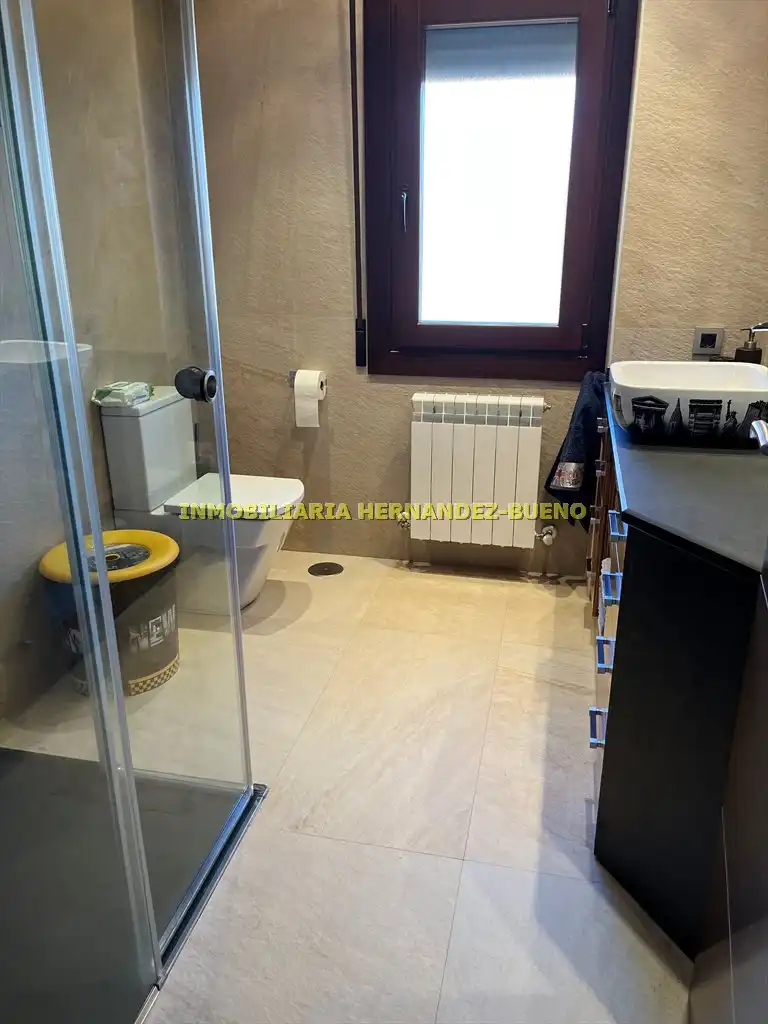 Baño de Casa o chalet en venta en Carbajosa de la Sagrada con Aire acondicionado, Calefacción y Jardín privado