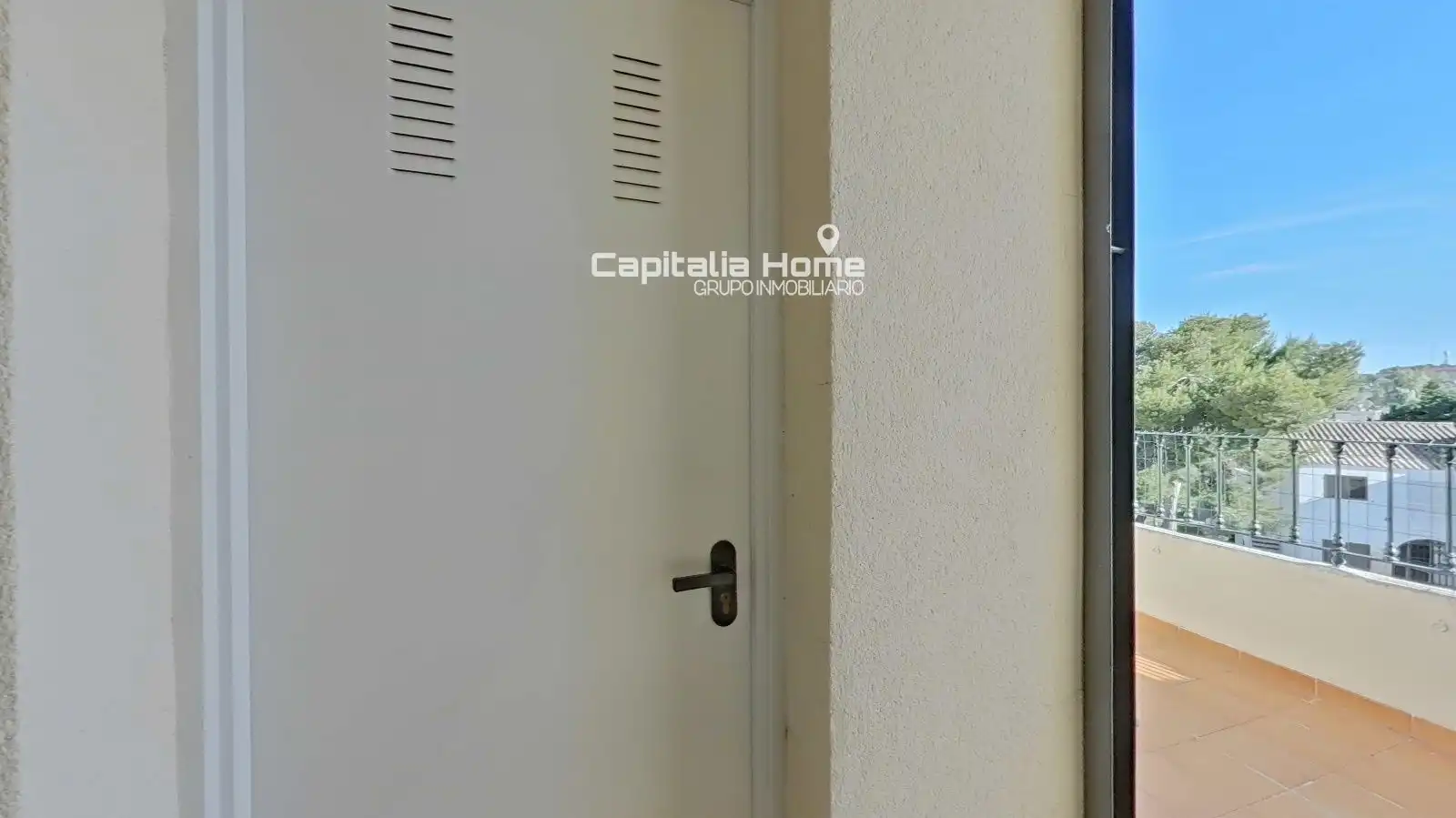 Einfamilien-Reihenhaus zum Verkauf in Santa Pola mit Abstellraum, Schwimmbad und Möbliert