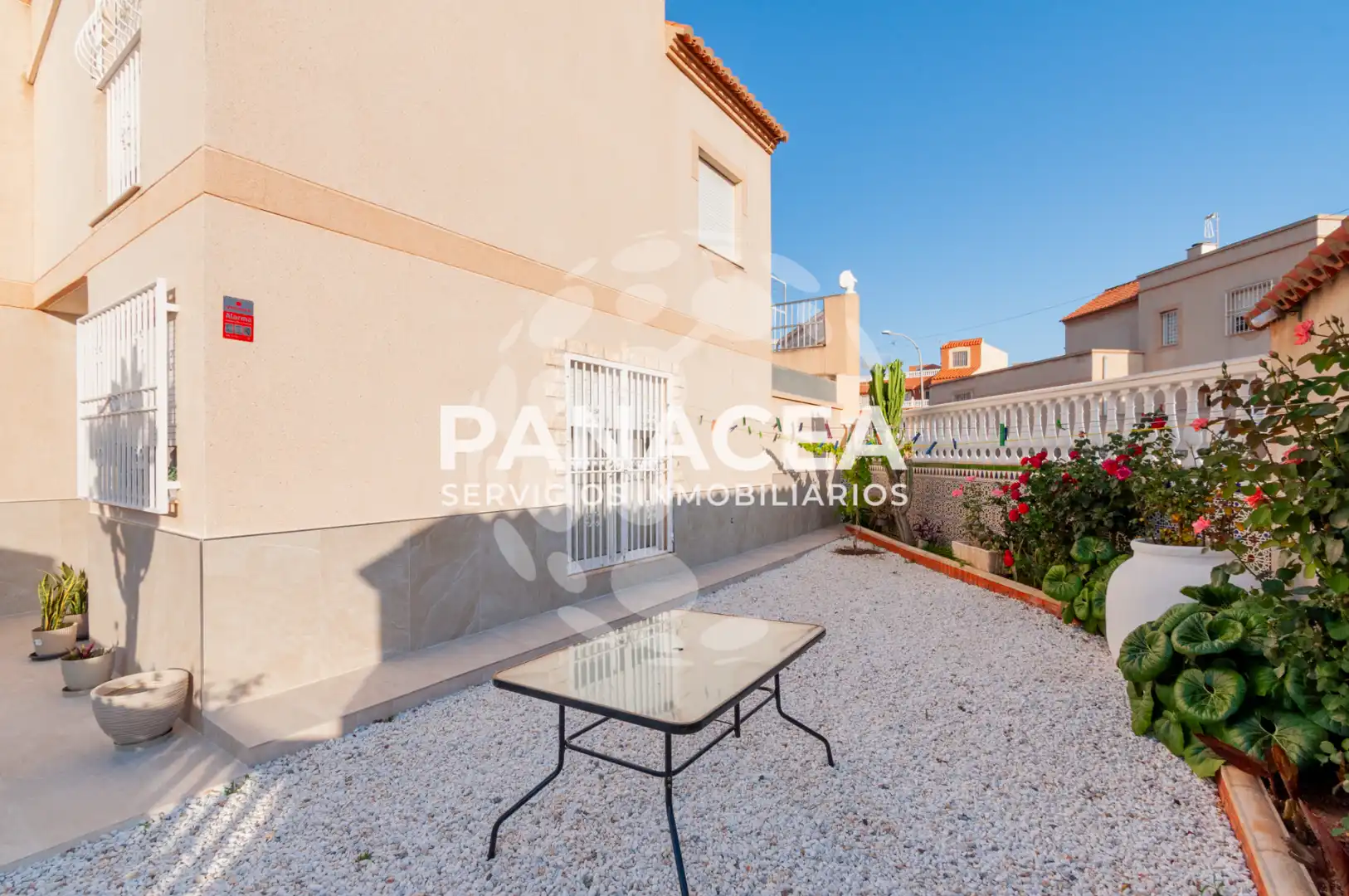 Jardí de Casa adosada en venda en Roquetas de Mar amb Jardí privat, Terrassa i Moblat
