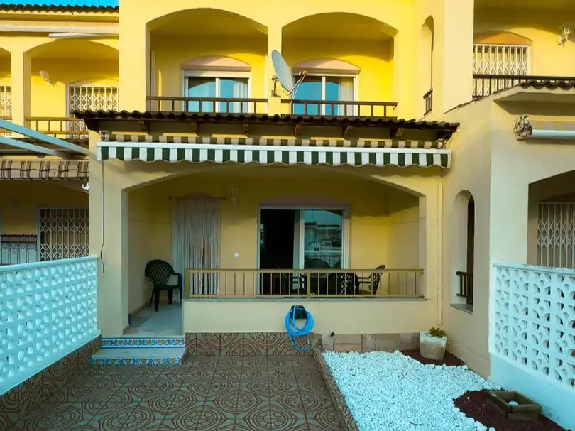 Maison mitoyenne avec piscine à vendre à Calle Teruel 10