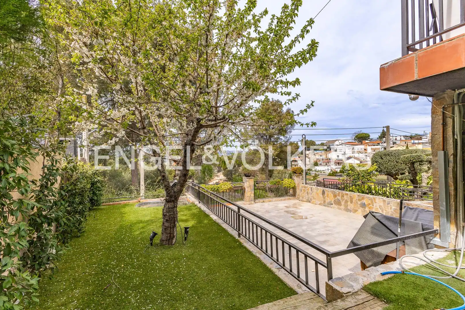 Terraza de Casa adosada en venta en Terrassa con Aire acondicionado, Calefacción y Jardín privado