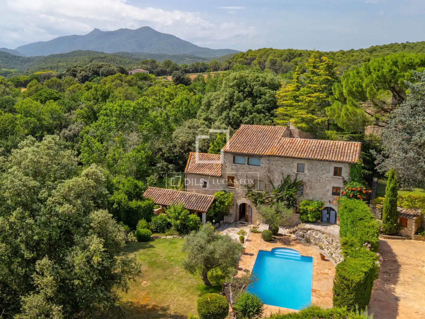 Maison rustique avec piscine à vendre à Cabanelles
