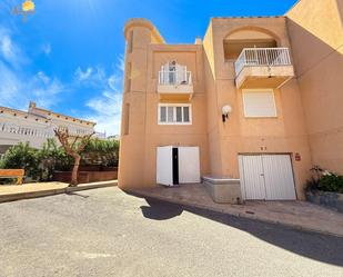 Vista exterior de Casa o xalet en venda en Torrevieja amb Jardí privat, Terrassa i Balcó