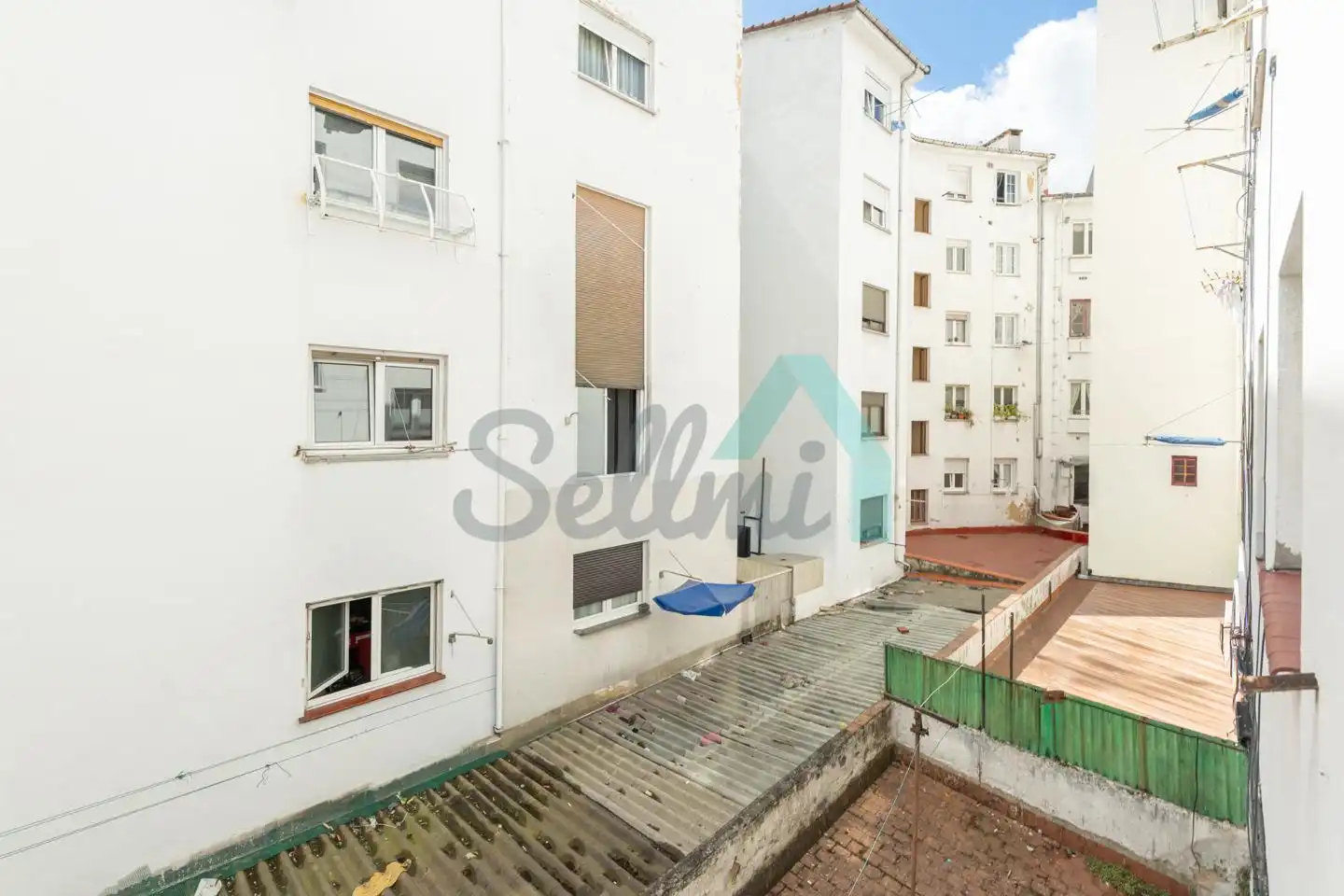 Vista exterior de Piso en venta en Oviedo  con Calefacción