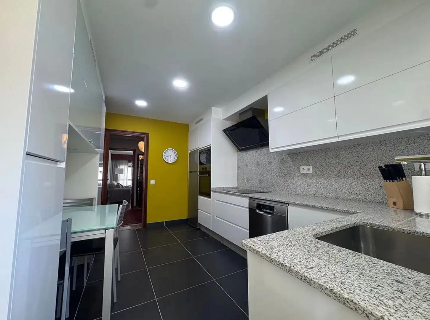 Cocina de Piso de alquiler en Ferrol con Calefacción, Trastero y Amueblado