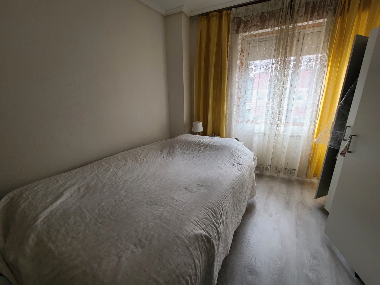 Bedroom of Apartment to rent in Valladolid Capital  with Furnished