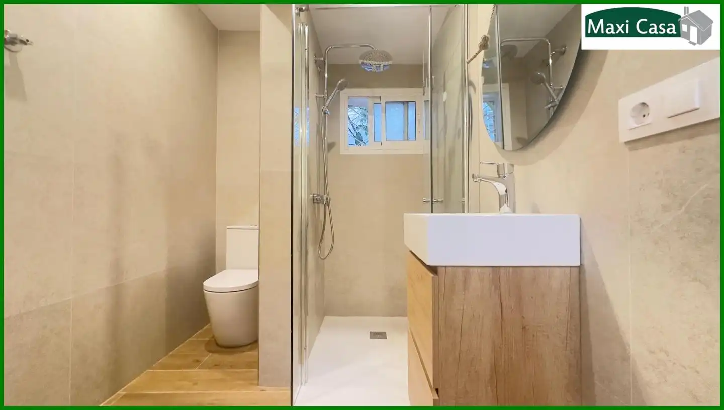 Baño de Planta baja en venta en Barcelona con Aire acondicionado y Calefacción