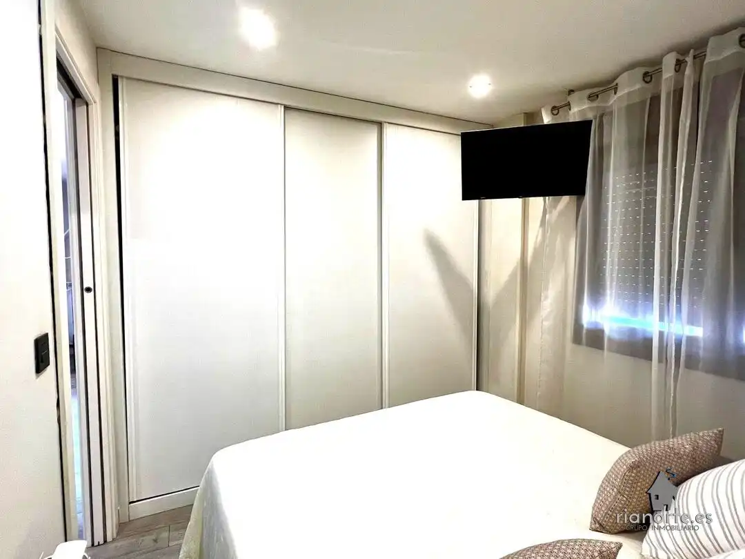 Schlafzimmer von Dachboden zum Verkauf in Langreo mit Heizung, Terrasse und Abstellraum