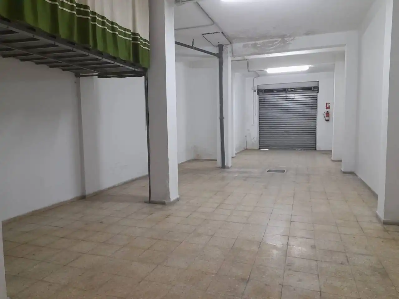 Local comercial en venda a Calle TIZONA