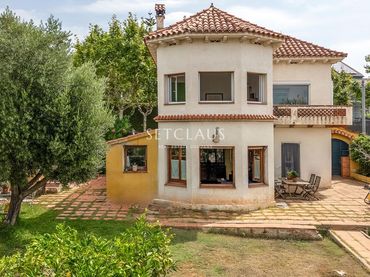 Detached house with garden for sale in Centre