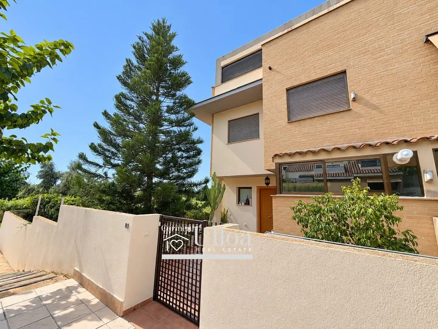 Vista exterior de Casa o chalet en venta en Alicante / Alacant con Aire acondicionado, Calefacción y Jardín privado