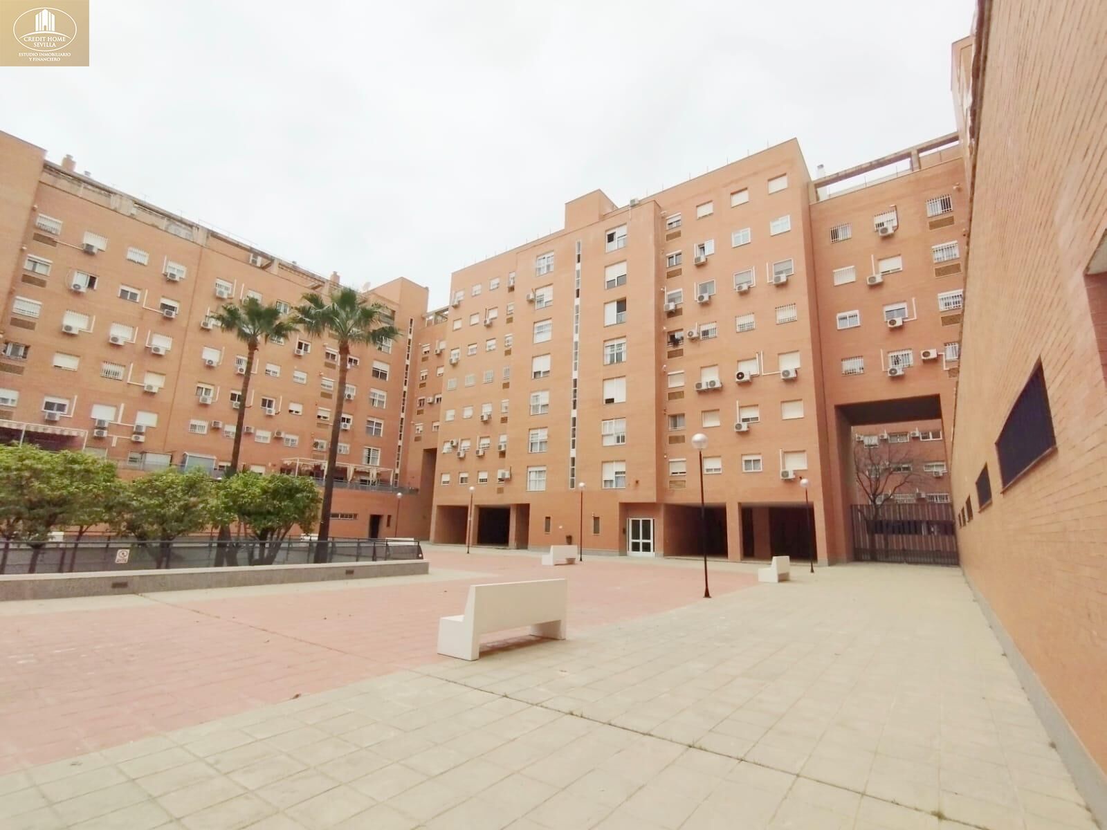 Vista exterior de Piso en venta en  Sevilla Capital con Aire acondicionado y Terraza