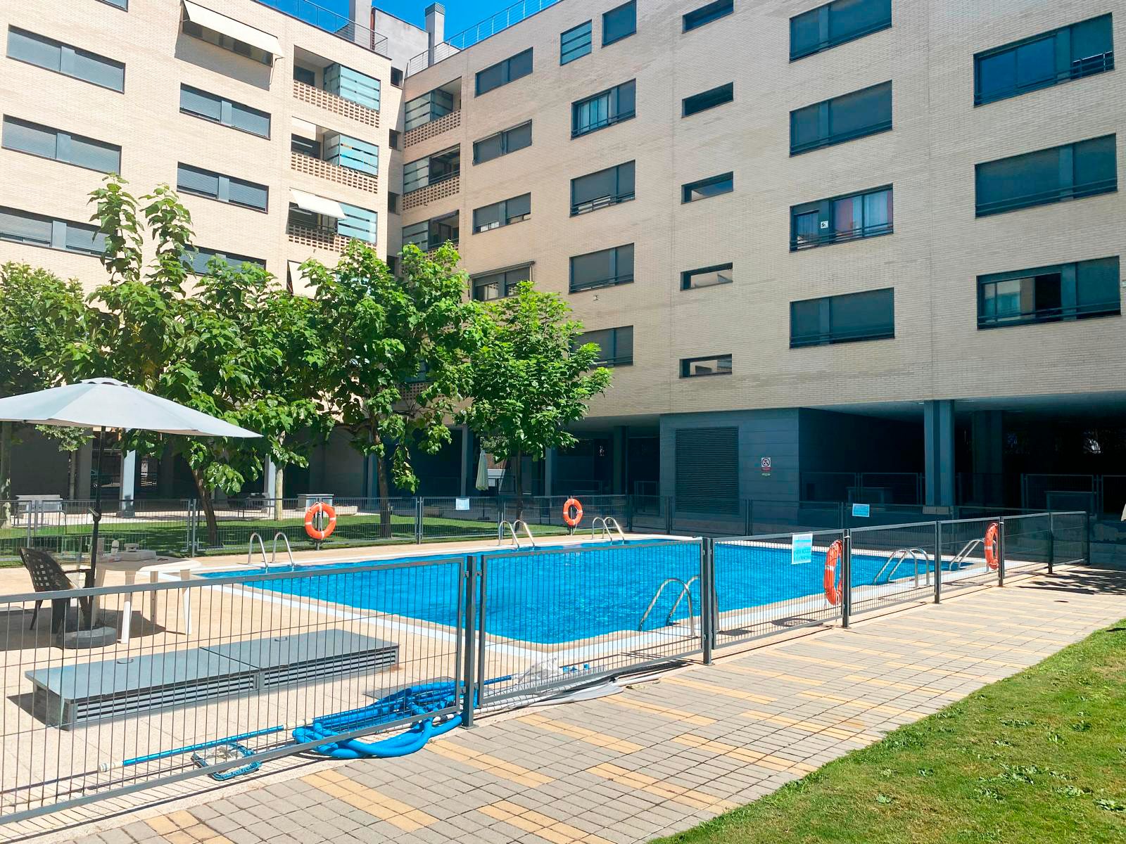 Swimming pool of Flat for sale in  Madrid Capital  with Heating, Storage room and Swimming Pool