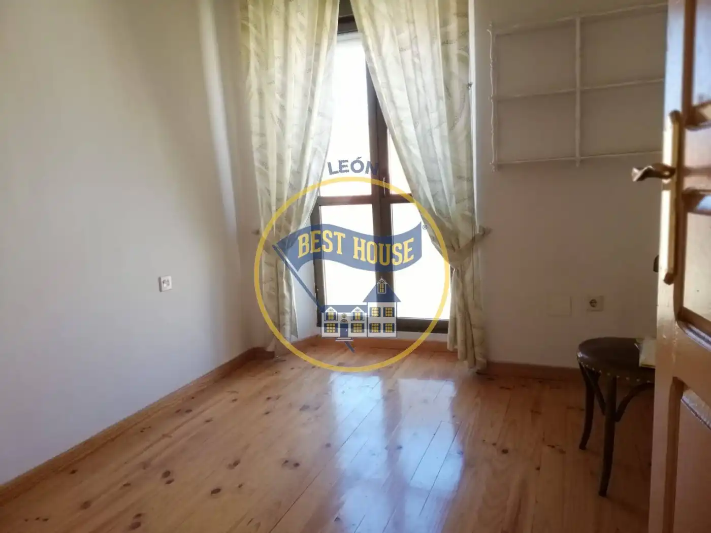 Dormitori de Casa o xalet en venda en Rioseco de Tapia amb Traster i Balcó