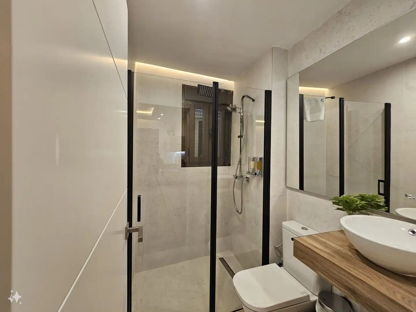 Badezimmer von Wohnungen zur Miete in Córdoba mit Klimaanlage, Heizung und Möbliert