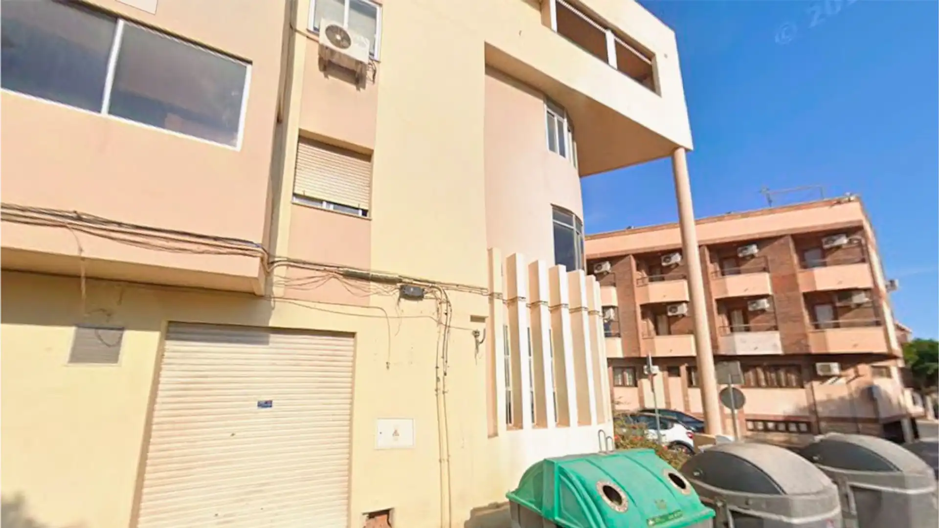 Vista exterior de Local en venda en  Almería Capital