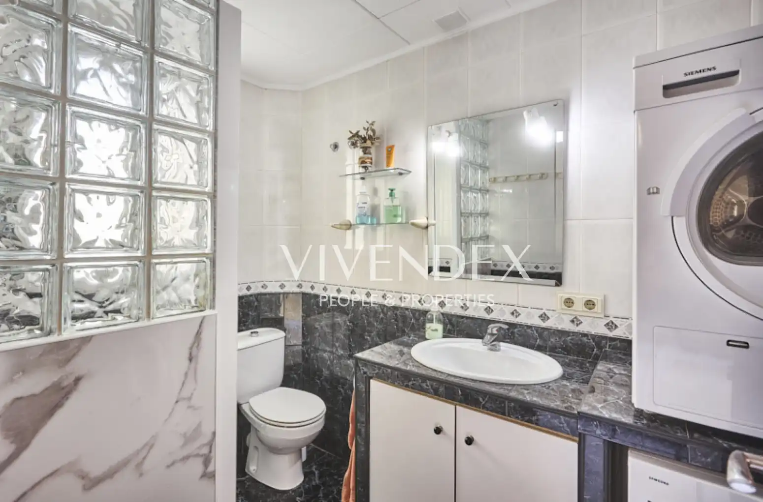 Baño de Casa adosada en venta en Viladecans con Calefacción, Jardín privado y Terraza