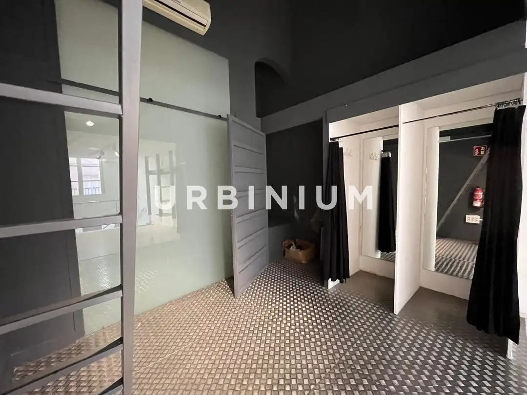 Bedroom of Commercial properties for rent in Figueres